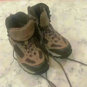 Vasque woman’s hiking books size 9.5